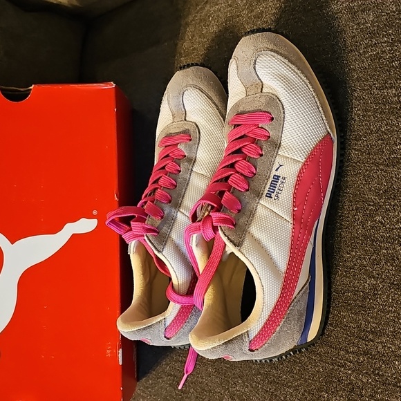 Puma Speeder Women's Gray and Pink Athletic Sneakers - Picture 2 of 9